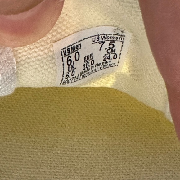 Brand new The viral “Vans” women’s size 7 1/2.
These are super popular - Picture 5 of 6